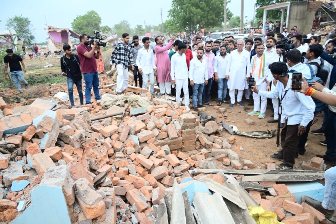 State Congress President Deepak Baij visited Nakti village and met with families left homeless; he assured them of all possible support in their fight for justice