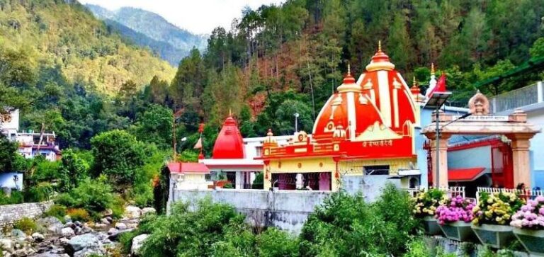 A Grand Confluence of Faith at Kainchi Dham: A Flood of Devotees Surges as Portals Open; Sacred Valley Resounds with Chants of 'Baba'