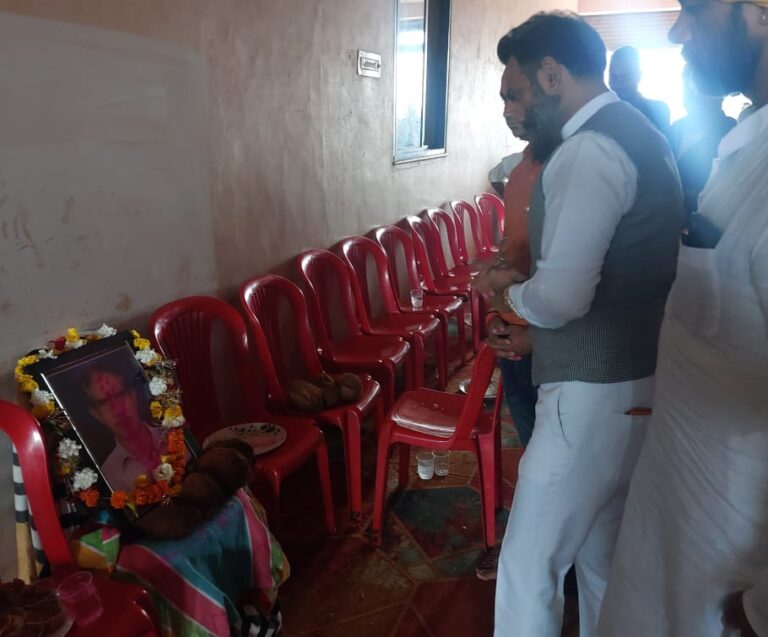 Karni Sena State President Virendra Singh Tomar arrived in Parpodi and paid tribute to the late Virendra Singh Rajput