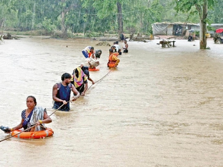 Chhattisgarh monsoon, heavy rainfall, record-breaking rain, Durg rainfall record, 55-year record, Raipur heavy rain, flooding, waterlogging, overflowing rivers and streams, traffic disruption, monsoon impact, extreme weather, rainfall deficit reduced, July rainfall, Rajim rainfall, Chhura, Patan, Mana Airport, Gobra Nawapara, Arjunda, Bhilai, India Meteorological Department (IMD), weather forecast, heavy to very heavy rainfall, thunderstorms, strong winds, central Chhattisgarh, southern Chhattisgarh, urban flooding,
