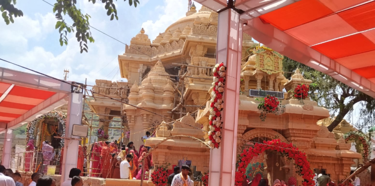Devotees from Chhattisgarh bowed their heads in reverence at the shrine of Maa Karni and visited prominent pilgrimage sites in Rajasthan